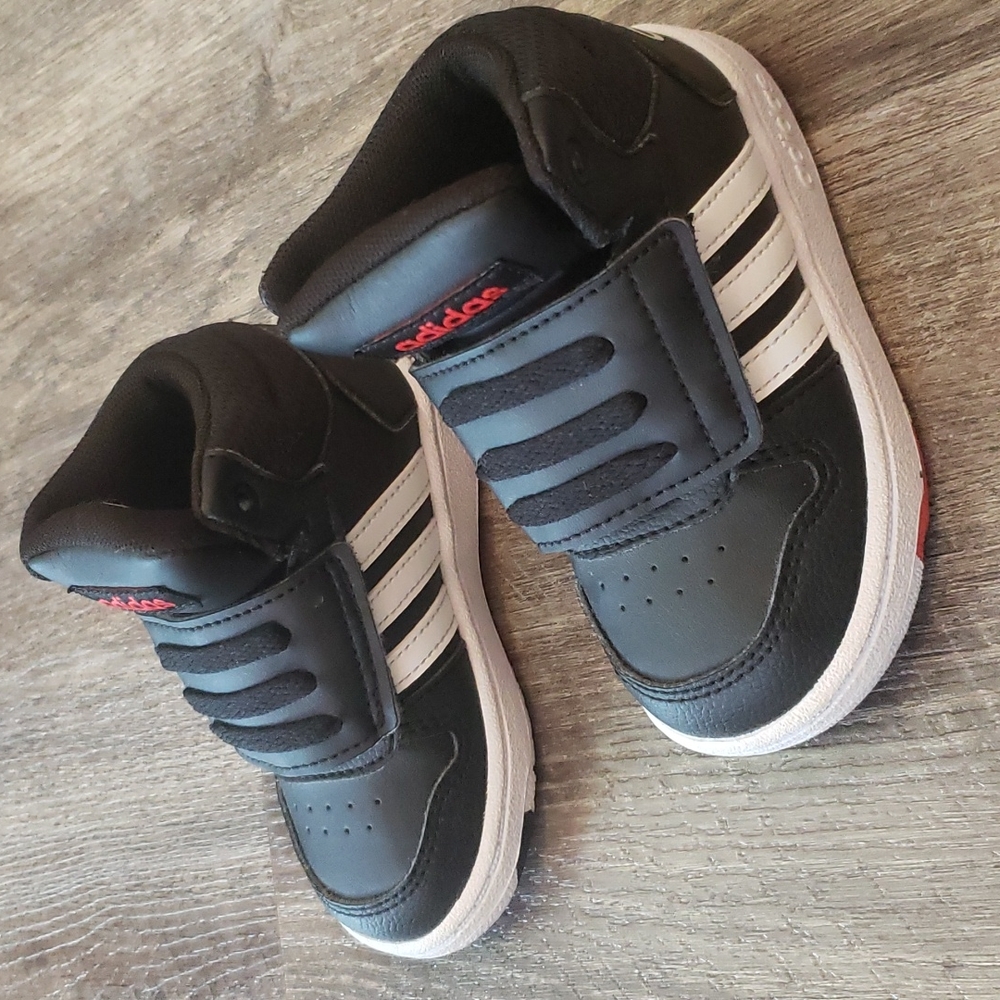 Toddler Adidas Hoops 2 Sneakers, size 6K